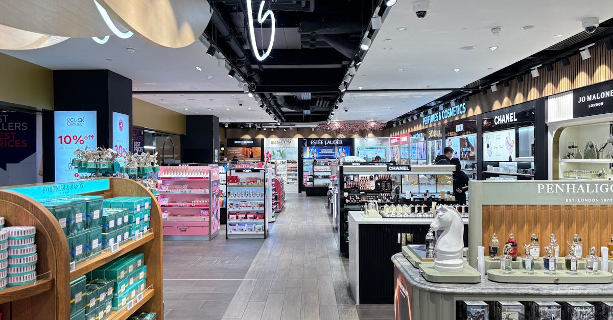 高級時計正規店の店内風景